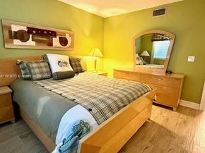 4000 Crystal Lake Dr 112, Deerfield Beach FL 33064