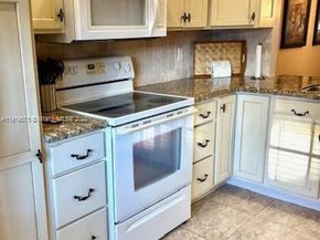 4000 Crystal Lake Dr 112, Deerfield Beach FL 33064