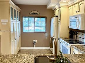 4000 Crystal Lake Dr 112, Deerfield Beach FL 33064