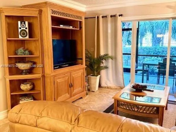 4000 Crystal Lake Dr 112, Deerfield Beach FL 33064