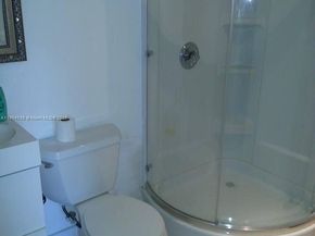 546 NE 199th Ln 4W, Miami FL 33179