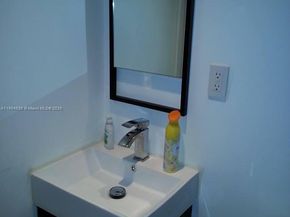 546 NE 199th Ln 4W, Miami FL 33179