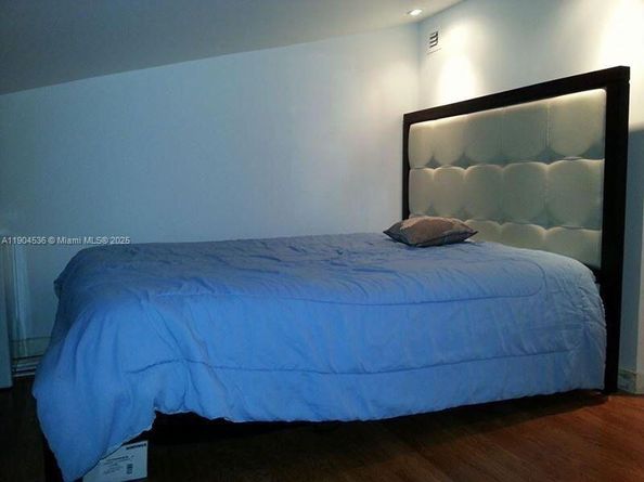 546 NE 199th Ln 4W, Miami FL 33179