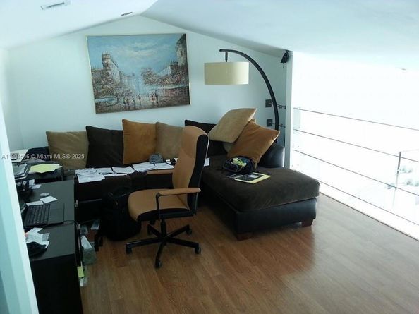 546 NE 199th Ln 4W, Miami FL 33179