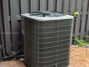 546 NE 199th Ln 4W, Miami FL 33179