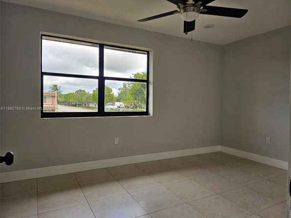 2754 NW 193rd Ter, Miami Gardens FL 33056
