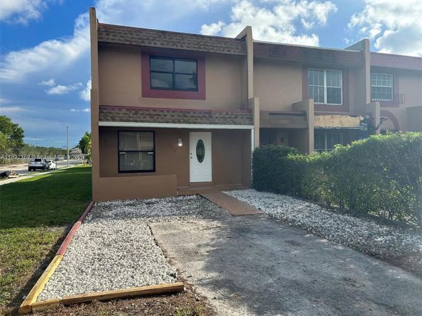 2754 NW 193rd Ter, Miami Gardens FL 33056