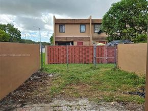 2754 NW 193rd Ter, Miami Gardens FL 33056