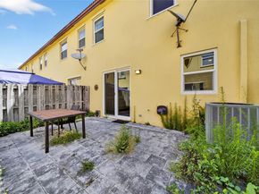 8766 NW 112th Path, Doral FL 33178