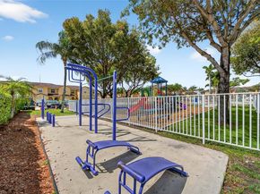 8766 NW 112th Path, Doral FL 33178