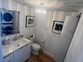 690 SW 1st Ct 1709, Miami FL 33130