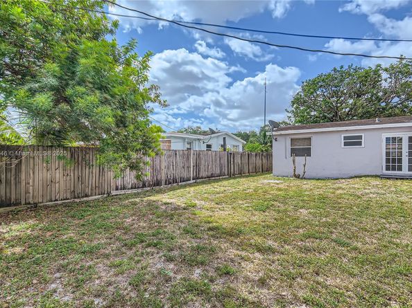 6437 Custer St, Hollywood FL 33024