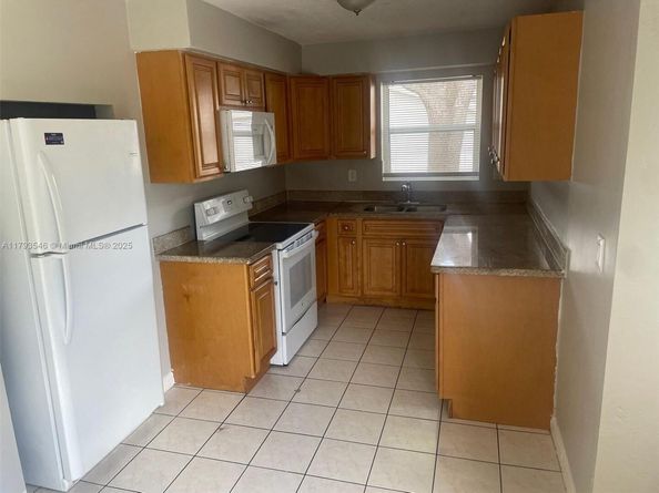 6437 Custer St, Hollywood FL 33024