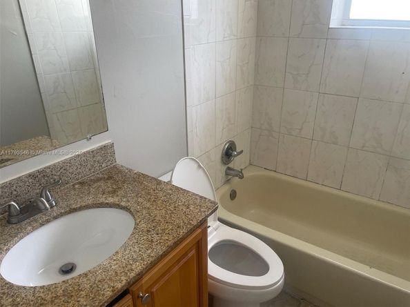 6437 Custer St, Hollywood FL 33024