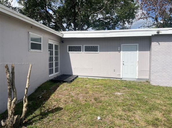 6437 Custer St, Hollywood FL 33024