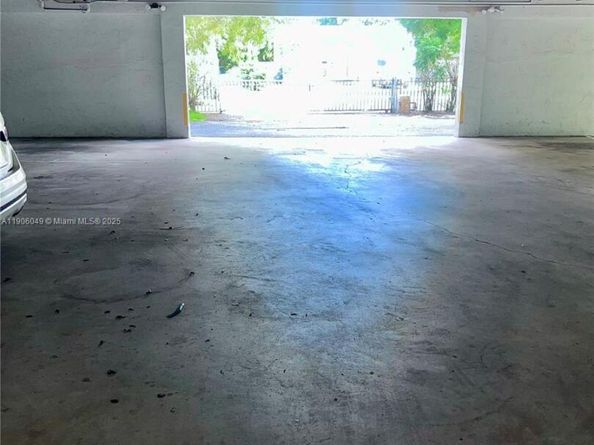 12290 NE 11th Ct 305, North Miami FL 33161