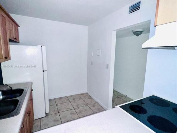 12290 NE 11th Ct 305, North Miami FL 33161