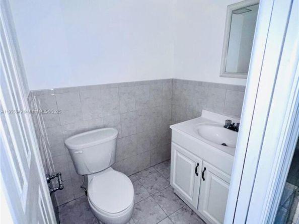 12290 NE 11th Ct 305, North Miami FL 33161