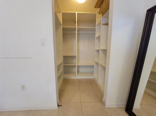 185 SE 14th Ter 1101, Miami FL 33131