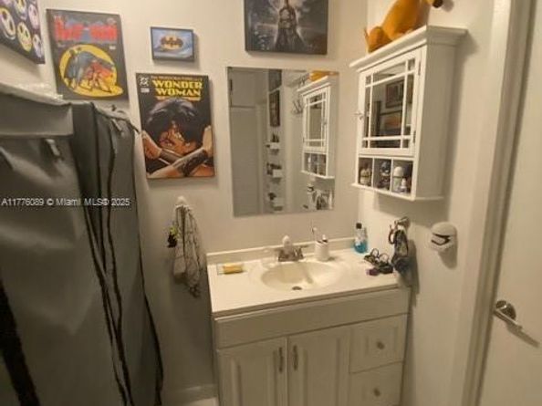 401 SE Golden Isles Dr 712, Hallandale Beach FL 33009