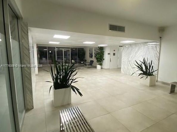 401 SE Golden Isles Dr 712, Hallandale Beach FL 33009