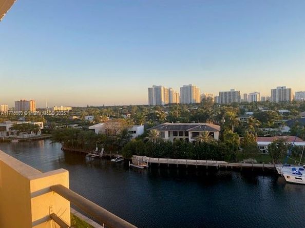 401 SE Golden Isles Dr 712, Hallandale Beach FL 33009