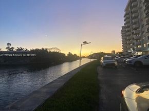 401 SE Golden Isles Dr 712, Hallandale Beach FL 33009