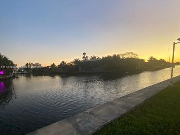 401 SE Golden Isles Dr 712, Hallandale Beach FL 33009