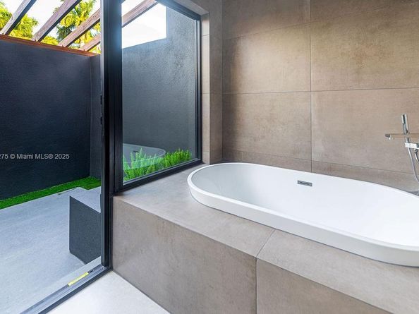 6650 SW 94th ave, Miami FL 33173