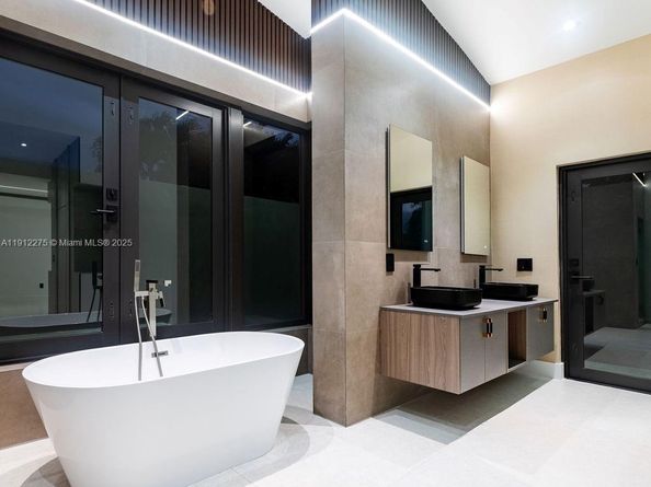 6650 SW 94th ave, Miami FL 33173