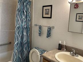 2622 NW 47th St, Miami FL 33142
