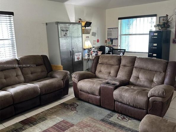 2622 NW 47th St, Miami FL 33142