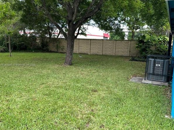 2622 NW 47th St, Miami FL 33142