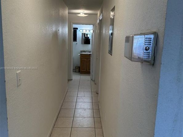 2622 NW 47th St, Miami FL 33142