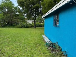 2622 NW 47th St, Miami FL 33142