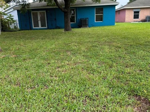 2622 NW 47th St, Miami FL 33142