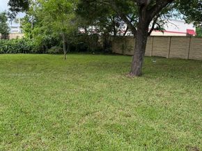 2622 NW 47th St, Miami FL 33142