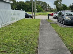 2622 NW 47th St, Miami FL 33142