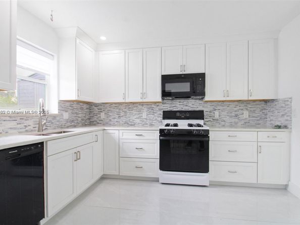 8441 NW 18th St, Pembroke Pines FL 33024
