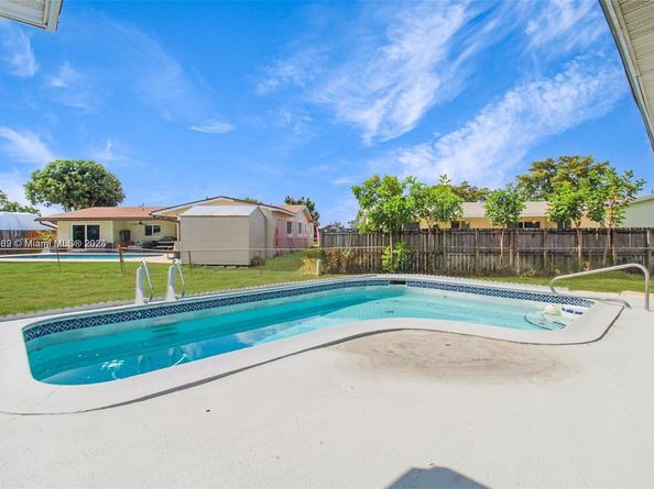 8441 NW 18th St, Pembroke Pines FL 33024