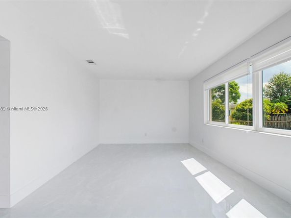 8441 NW 18th St, Pembroke Pines FL 33024