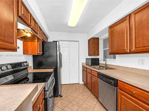 833 Riverside Dr 811, Coral Springs FL 33071