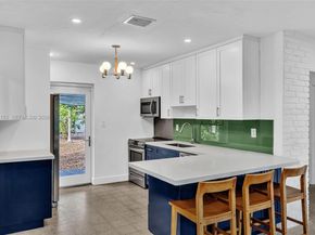 2431 Mayo St, Hollywood FL 33020