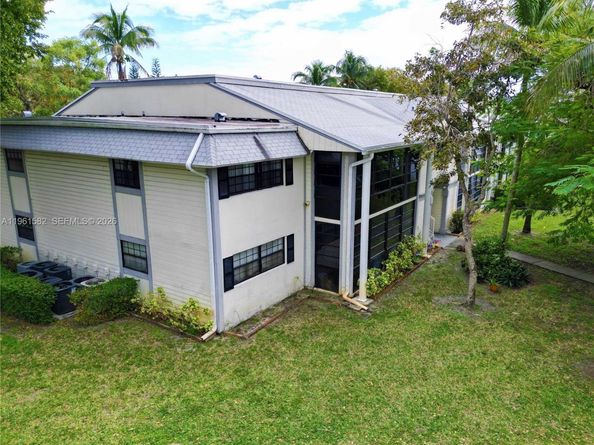 921 NE 199th St 107, Miami FL 33179