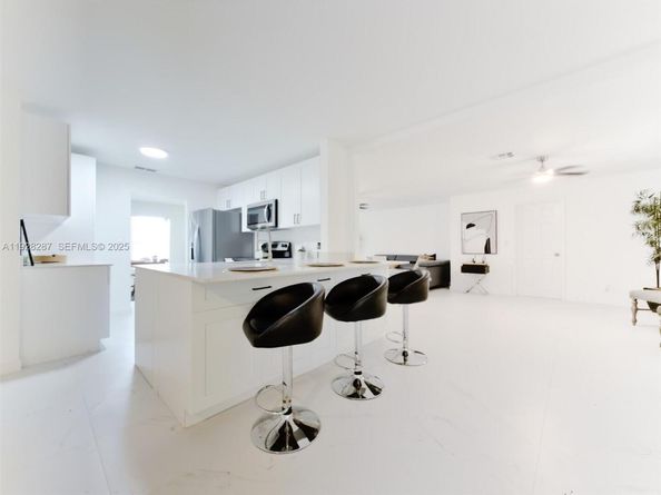 11390 NW 37th St, Coral Springs FL 33065