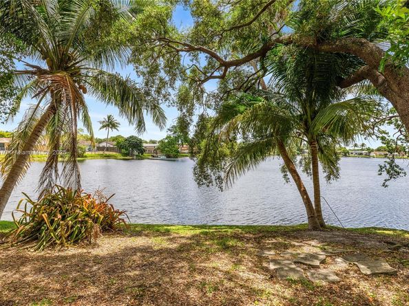 8956 Palm Tree Ln 8956, Pembroke Pines FL 33024