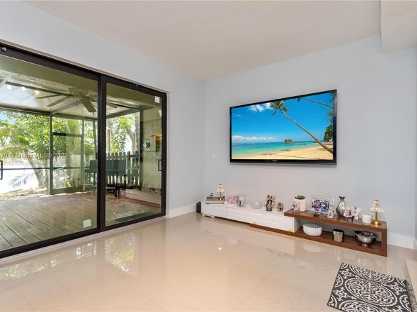 8956 Palm Tree Ln 8956, Pembroke Pines FL 33024
