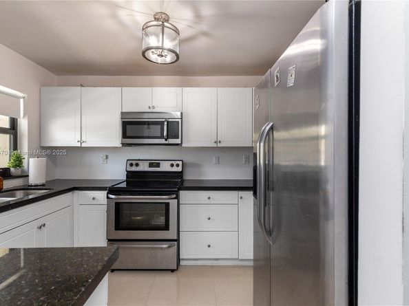 8956 Palm Tree Ln 8956, Pembroke Pines FL 33024