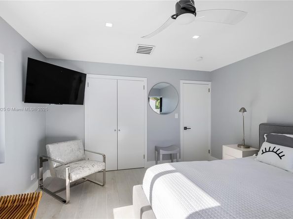 6166 Pine Tree Dr, Miami Beach FL 33140