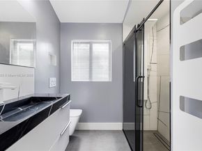 6166 Pine Tree Dr, Miami Beach FL 33140